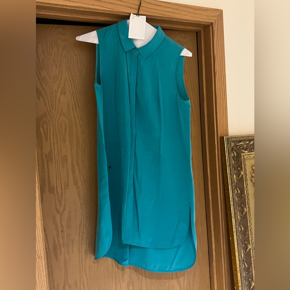 Lafayette 148 sleeveless top button down